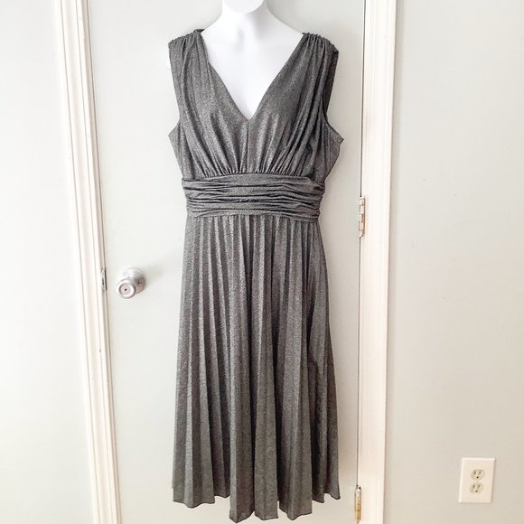Willow Glenn New York Dresses & Skirts - Willow Glenn New York Tea Length Metallic Dress Si